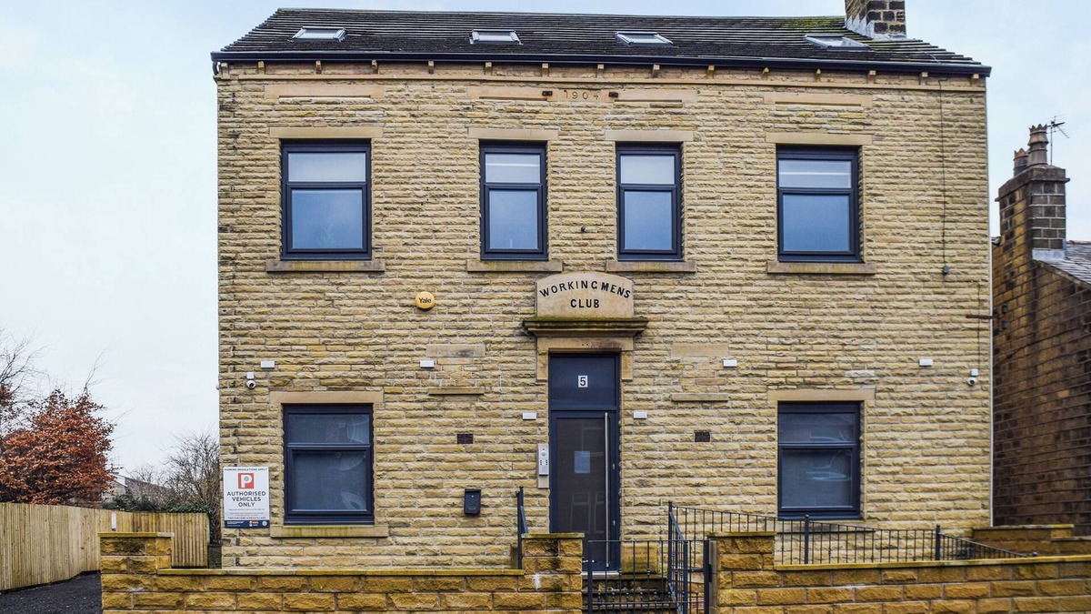Huddersfield Apartment | Apartment 3 - UK48906