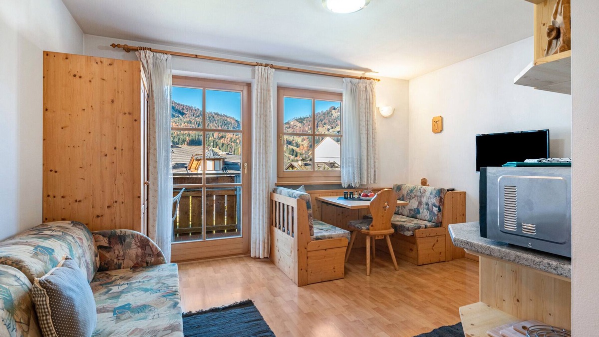 Badia Apartment | Apartment '3' with Mountain View, Shared Garden and Wi-Fi