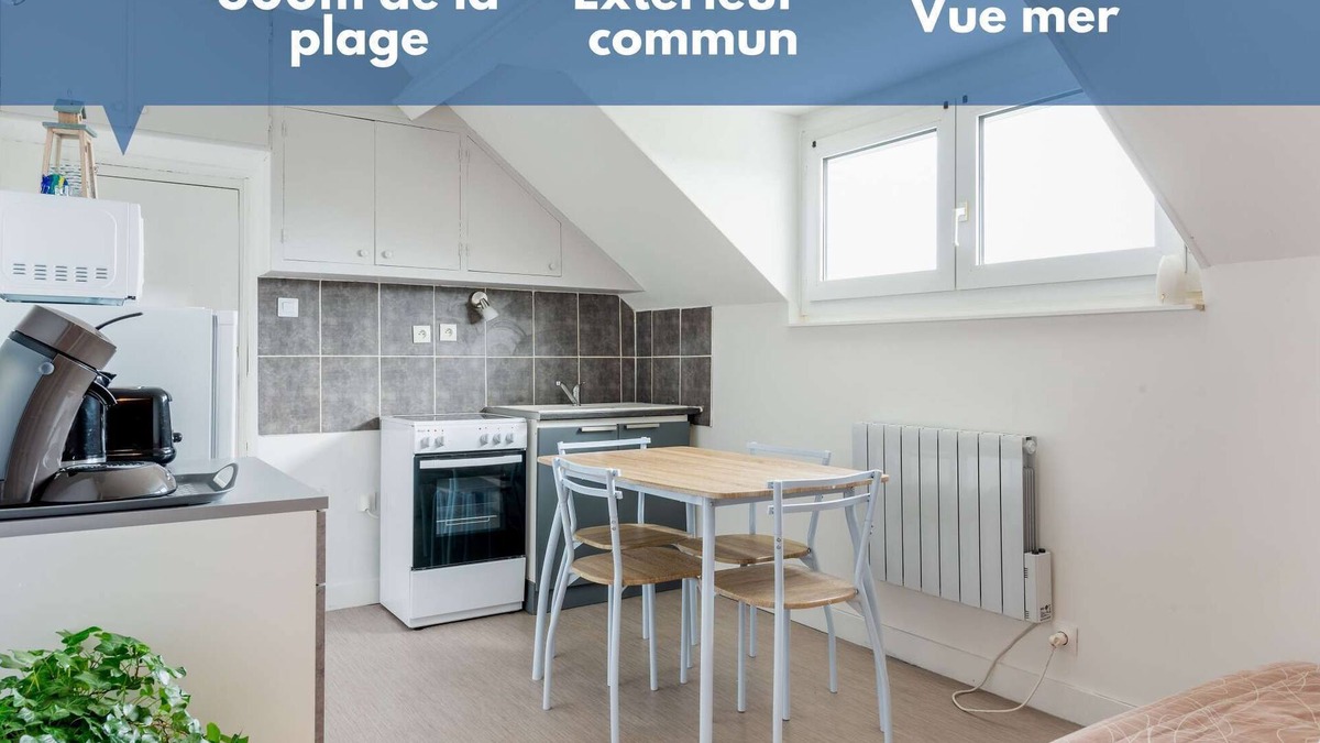 Asnelles Apartment | Apartment 300m from the beach - Shared outdoor area