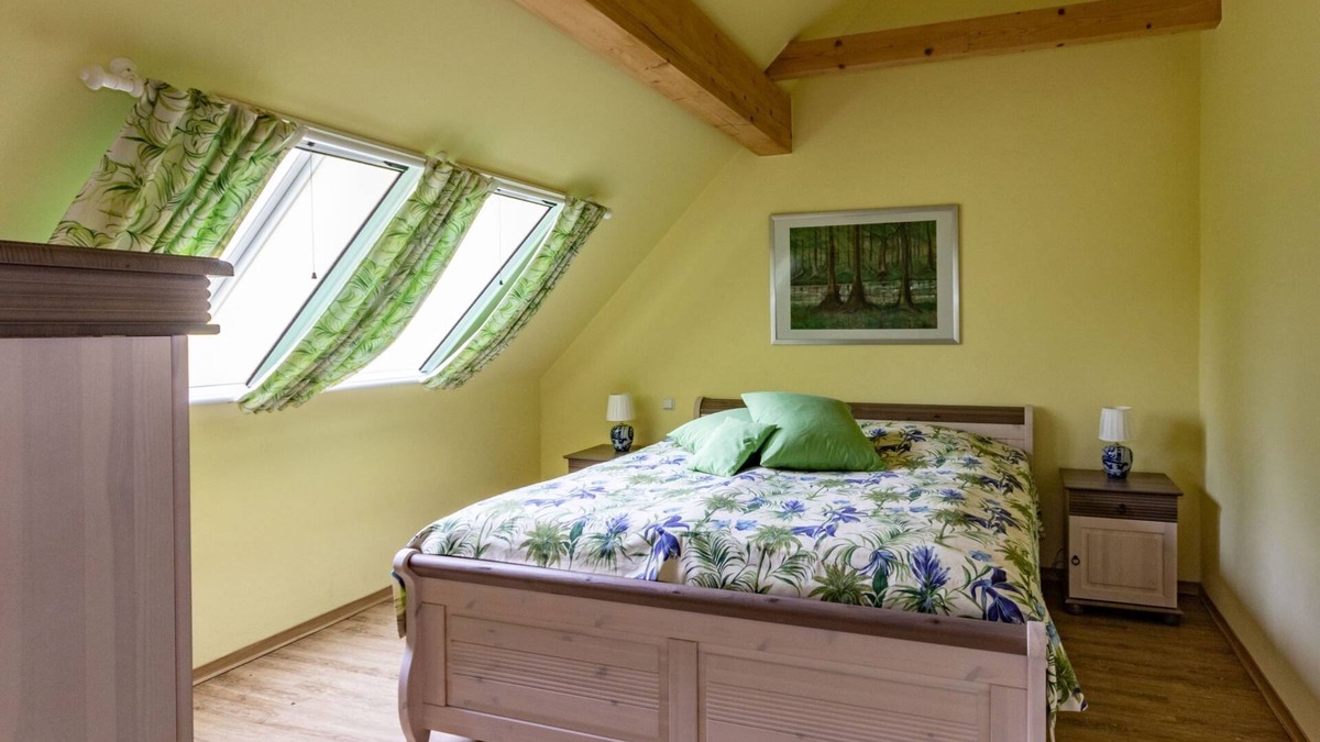 Burg-Dorf Apartment | Apartment 4, bedroom, living room/kitchenette, shower/WC/bathtub (from 12 years) - Froschkönig Ferienhaus