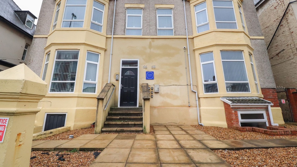 South Shore Cottage | APARTMENT 4 @ BLACKPOOL SLEEPOVER, pet friendly in Blackpool