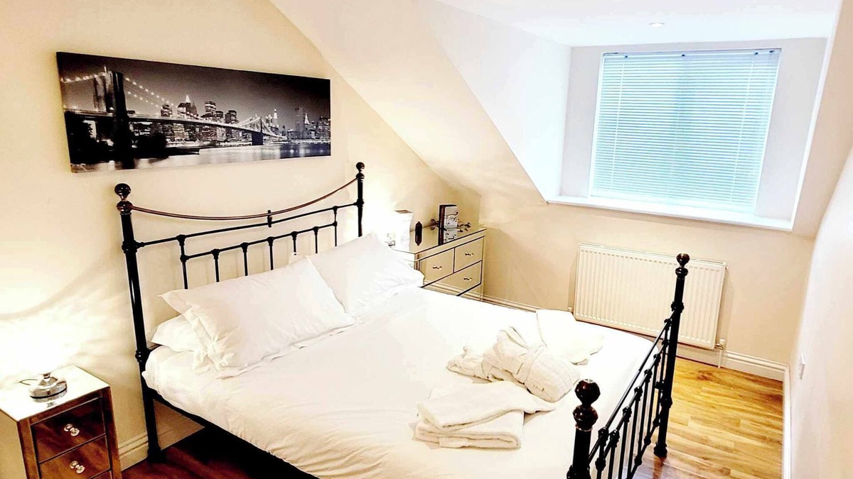 Darlington Apartment | Apartment 4 - CHIC 2 BEDROOM APARTMENT LUXURY IN A GREAT LOCATION