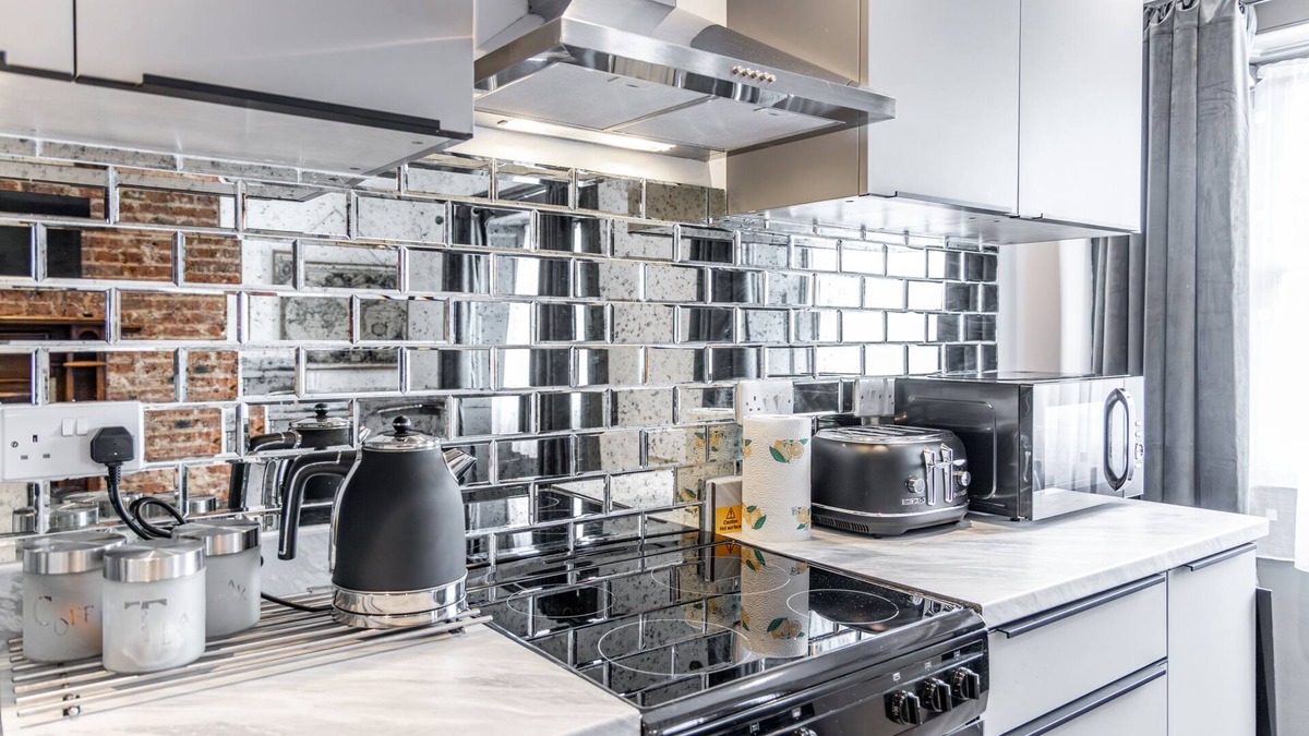 Boston Apartment | Apartment 4, Modern Elegance Awaits!
