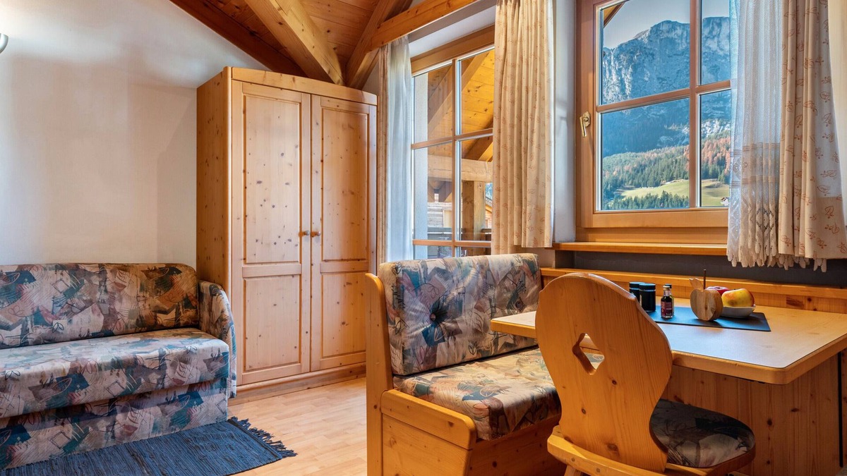 Badia Apartment | Apartment '5' with Mountain View, Shared Garden and Wi-Fi
