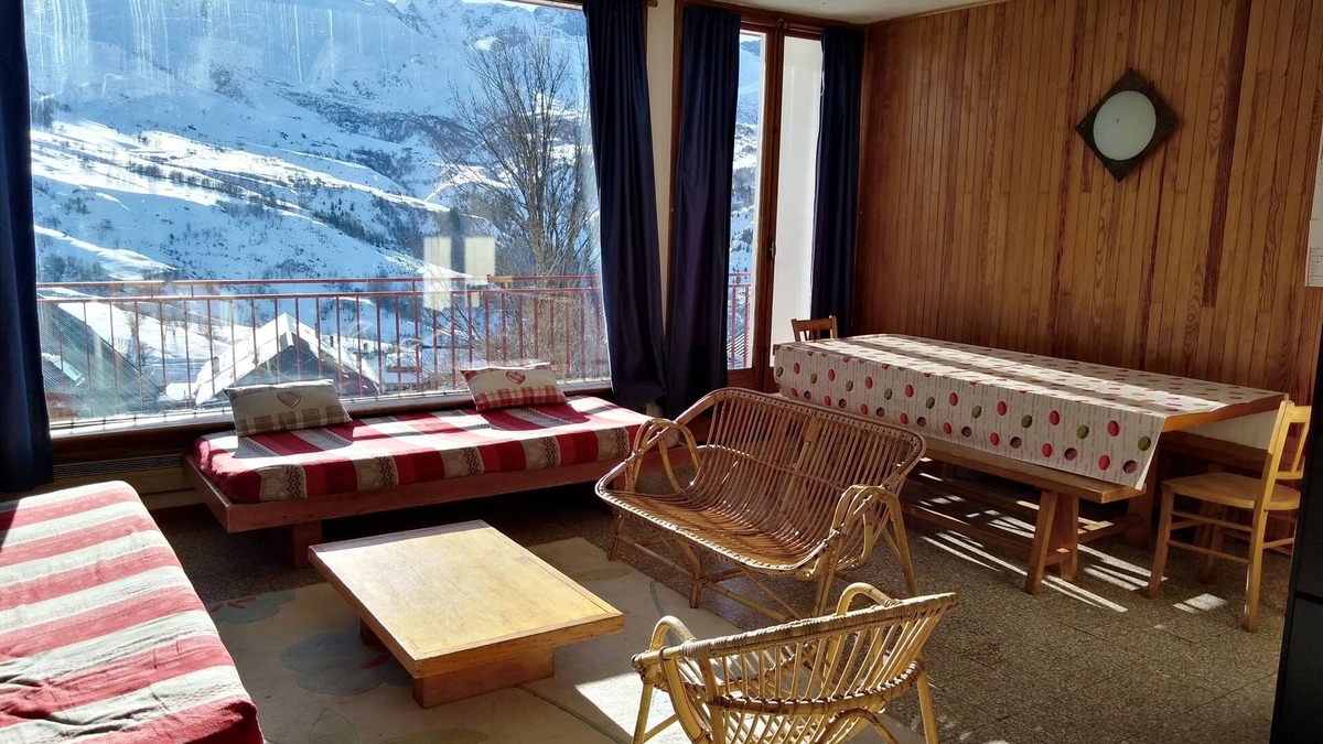 Albiez-le-Vieux Condo | Apartment 8 people facing the needles of Arves