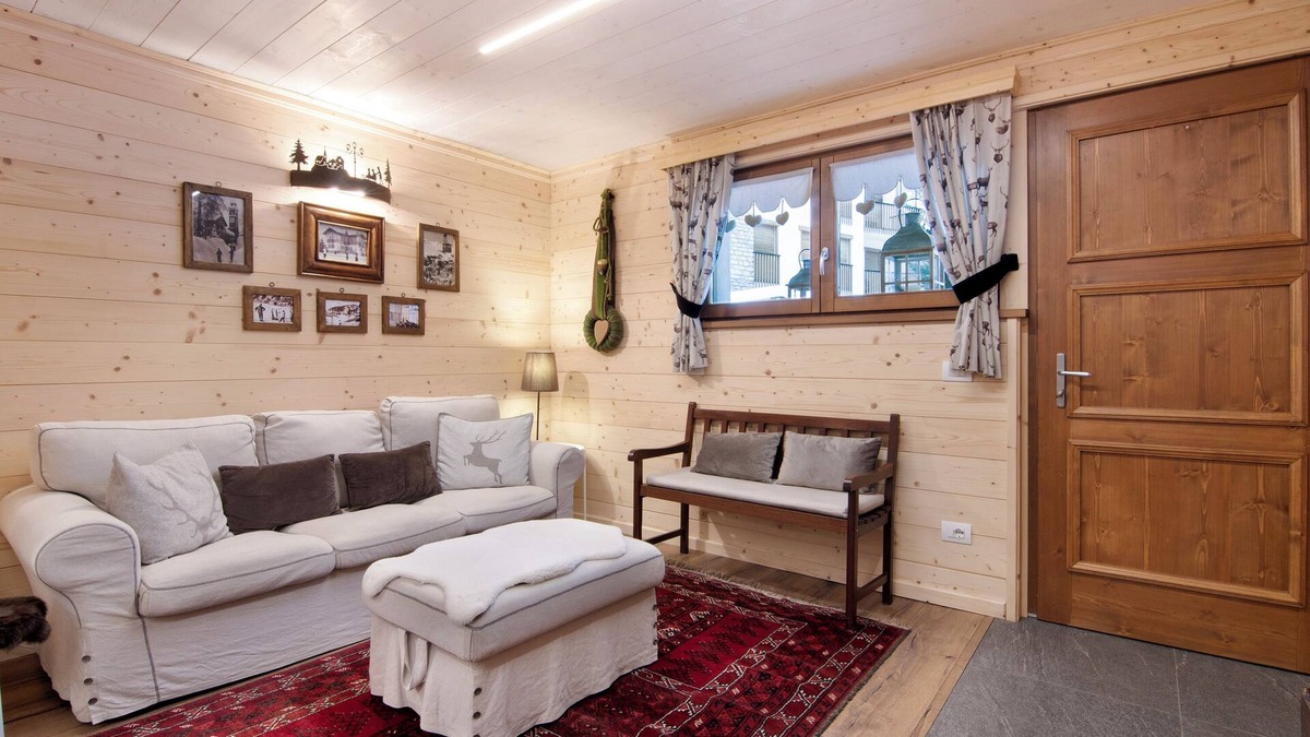 Madesimo Apartment | Apartment 'A Casa Di Anna' with Mountain View, Private Garden and Wi-Fi