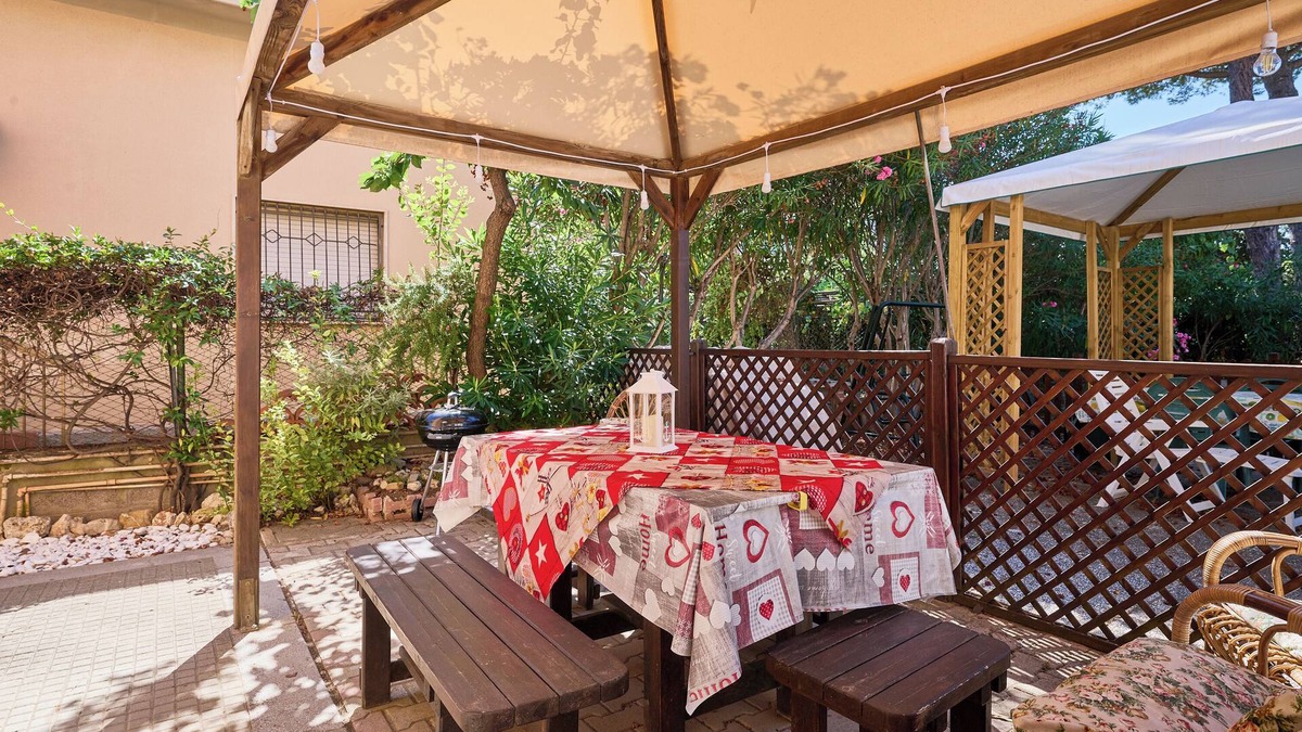 Follonica Apartment | Apartment 'A Casa Di Ilde' with Wi-Fi