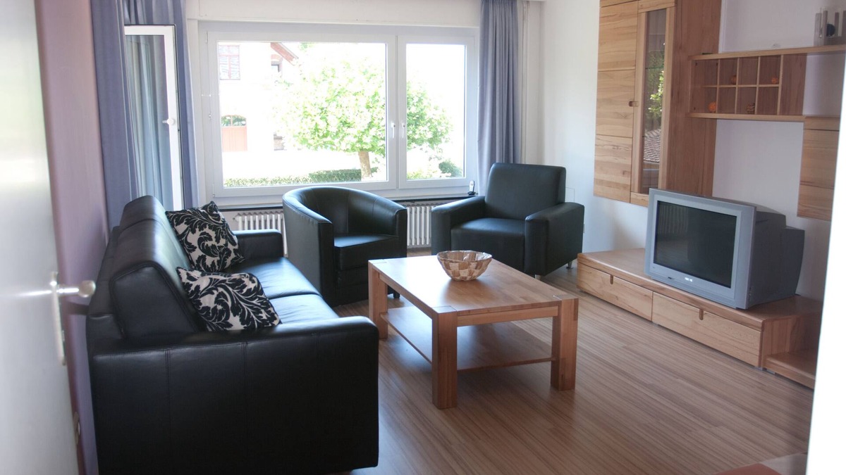 Unteruhldingen Apartment | Apartment "Altbau" 1st floor, 60sqm, 1 bedroom, 1 living/sleeping area max. 4 persons
