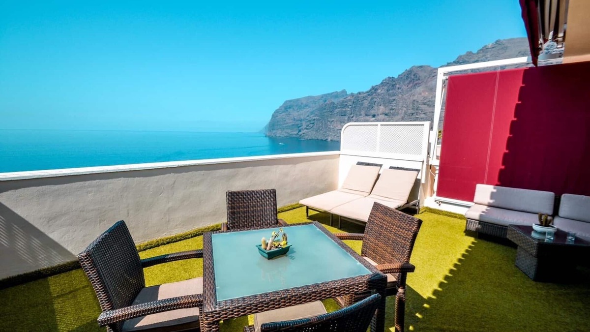 Los Gigantes Apartment | APARTMENT A few meters from a black sand beach.