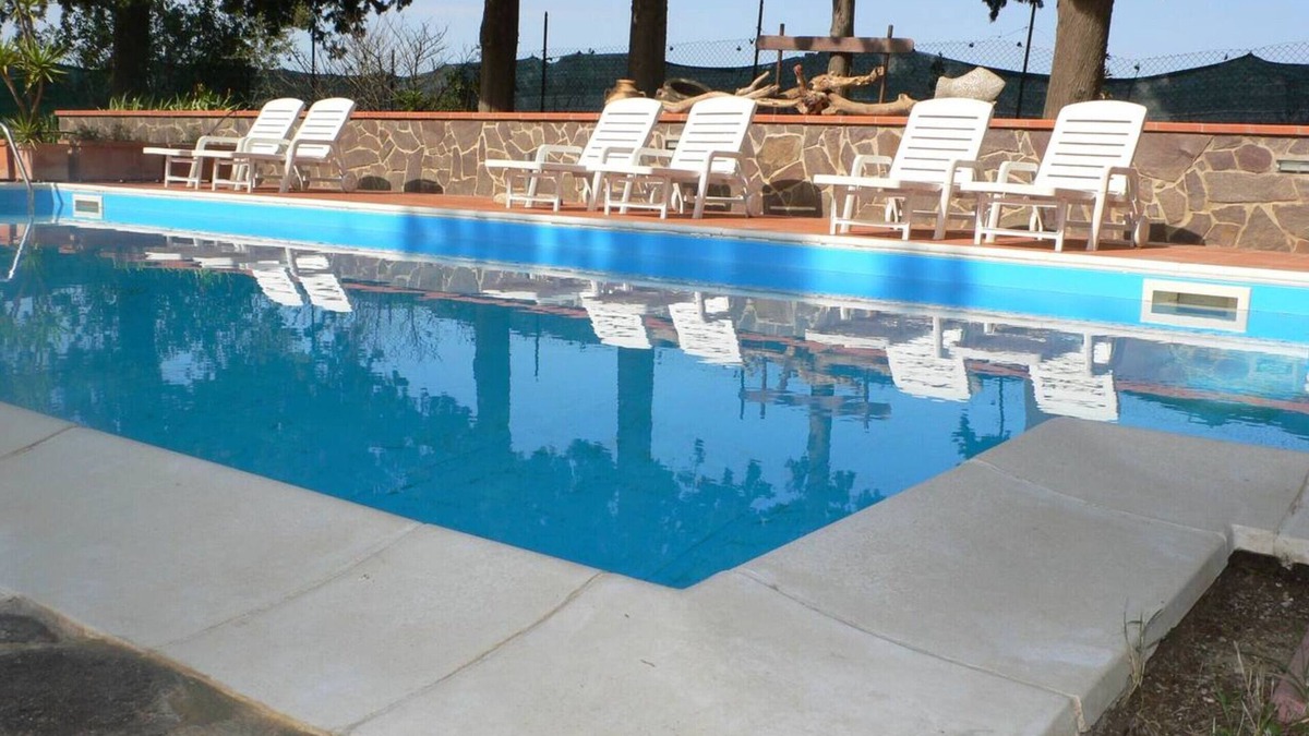 Campiglia Marittima Apartment | Apartment 'Appartamento Luna' with Shared Pool, Shared Garden and Wi-Fi