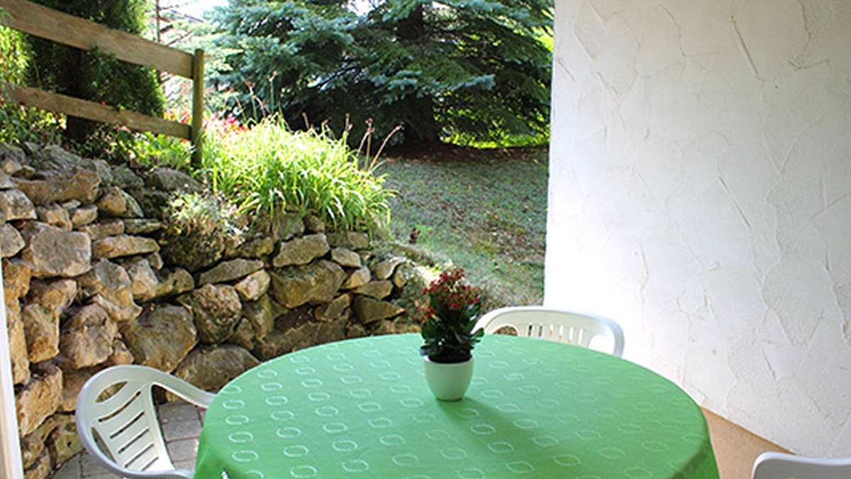 Lonsee Apartment | Apartment 'A' with Private Terrace and Wi-Fi