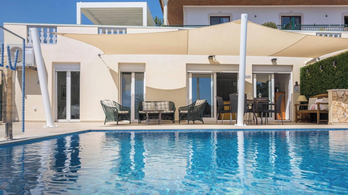 Cerro do Mocho Apartment | Apartment Abelha with Sea view, Infinity pool, Shared Garden & Wi-Fi