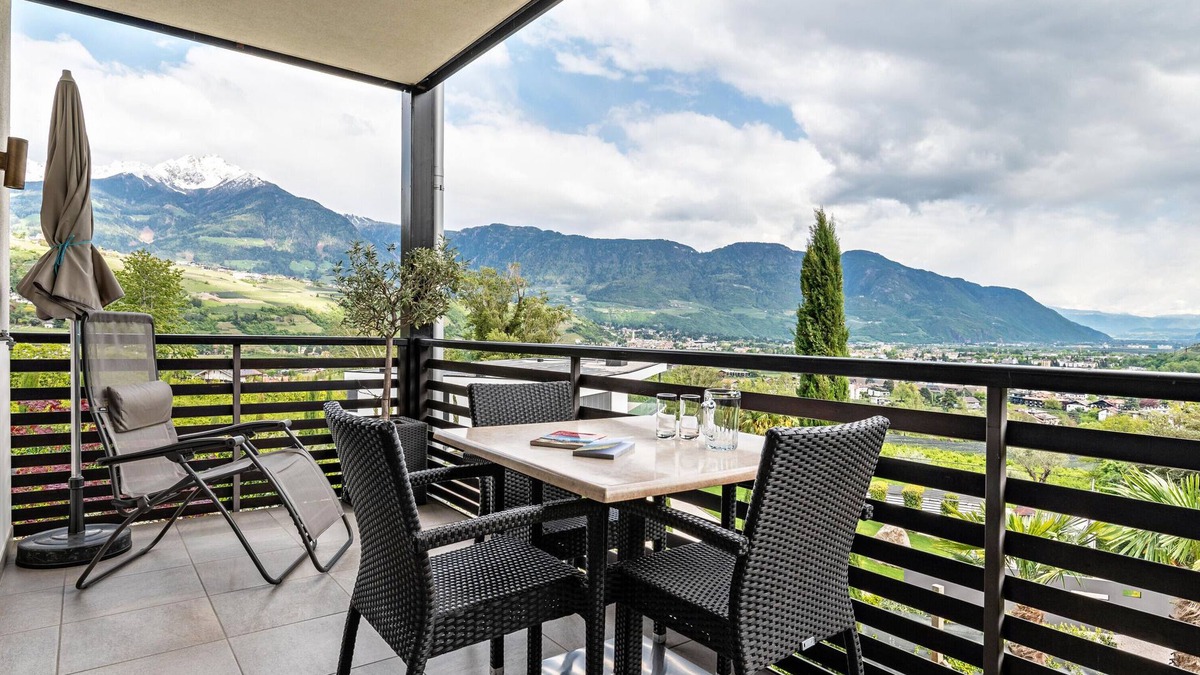 Lagundo Apartment | Apartment 'Alagundis Argentum Par' with Mountain View, Shared Pool and Wi-Fi