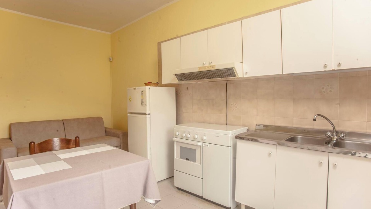 Villa San Pietro Apartment | Apartment "Alice" with Mountain View, Wi-Fi, A/C, Terrace & Garden