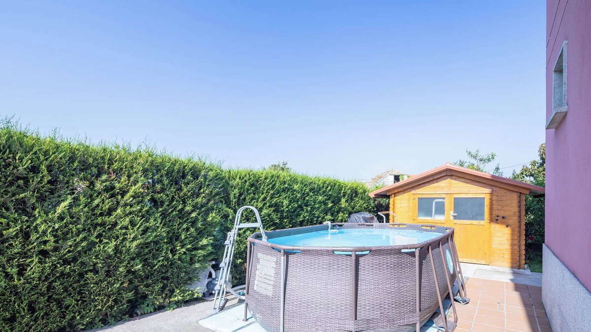 Vigo Apartment | Apartment 'Almar' with Shared Pool, Wi-Fi and Air Conditioning