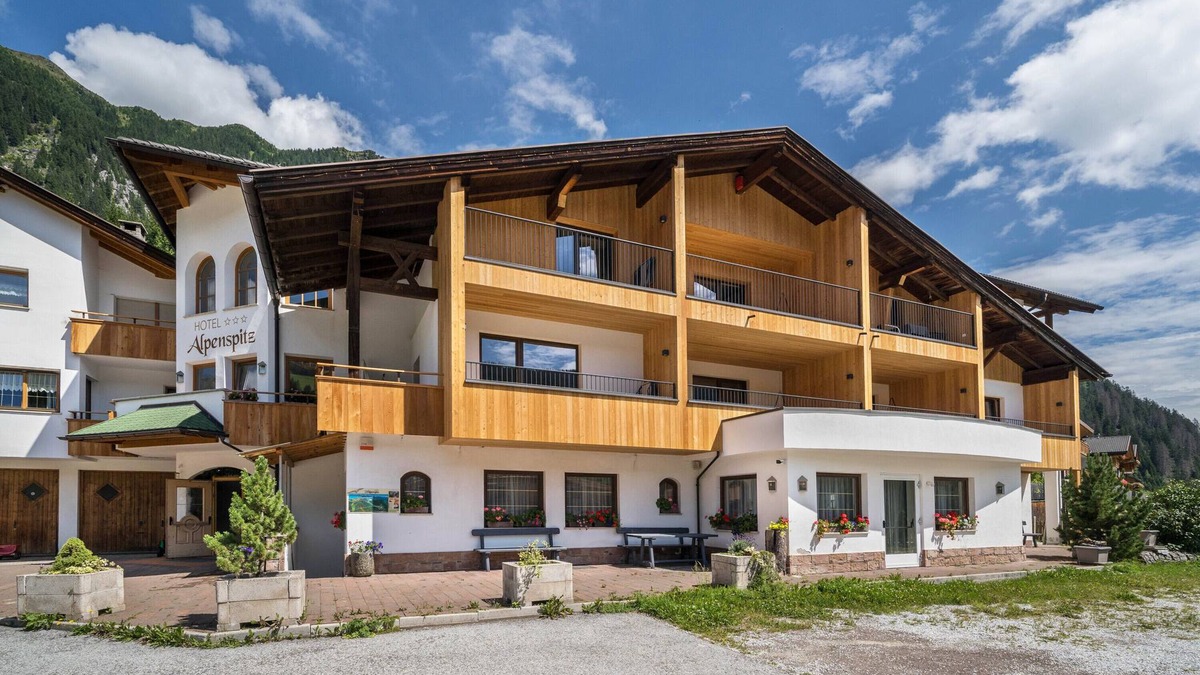 Racines Apartment | Apartment 'Alpenspitz Hocheck' with Mountain View, Shared Garden & Wi-Fi