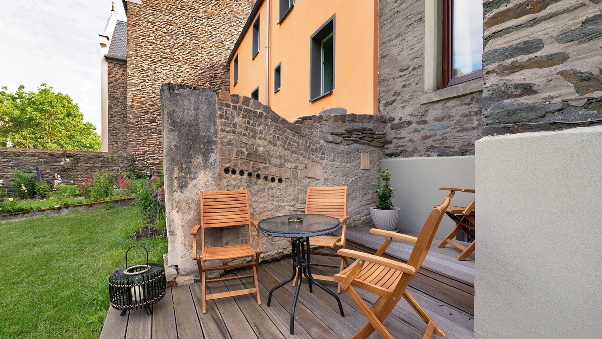 Traben-Trarbach Apartment | Apartment 'Alte Stadtvilla Am Weinberg 5' with Shared Garden and Wi-Fi