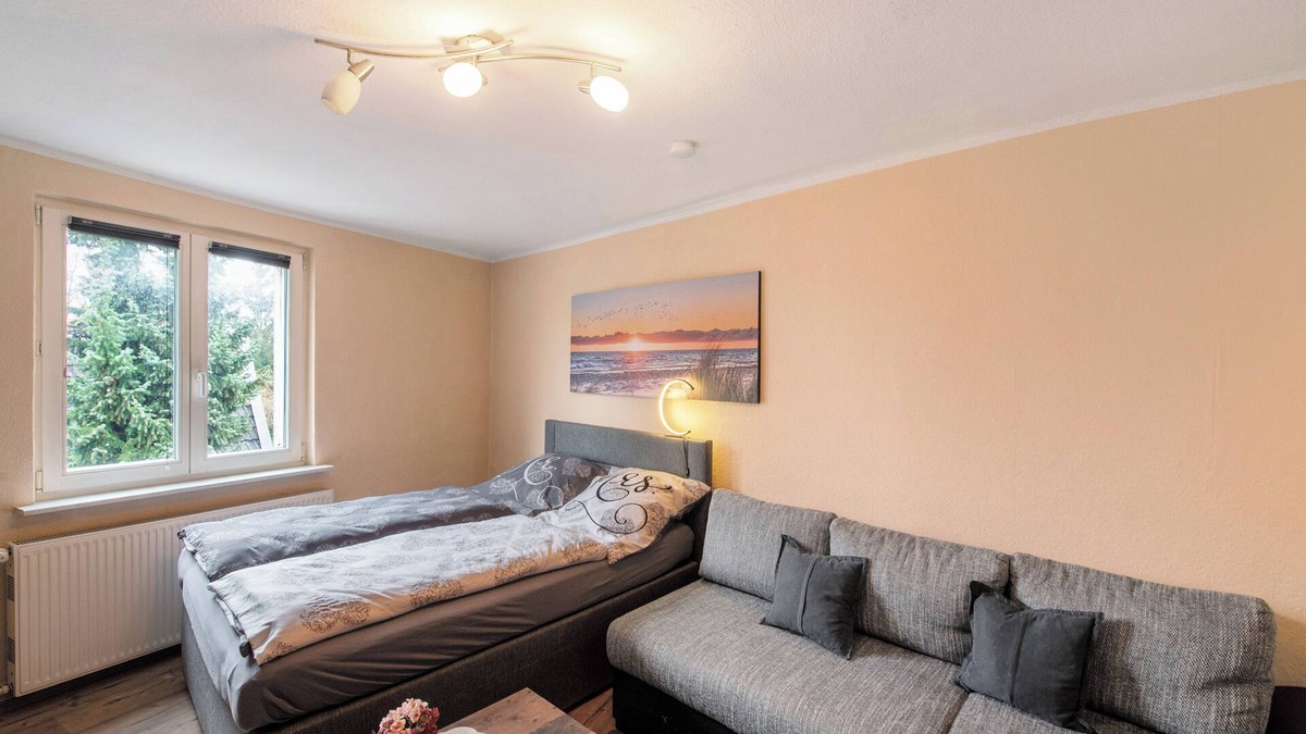 Laage Apartment | Apartment 'Alte Schmiede' with Balcony and Wi-Fi