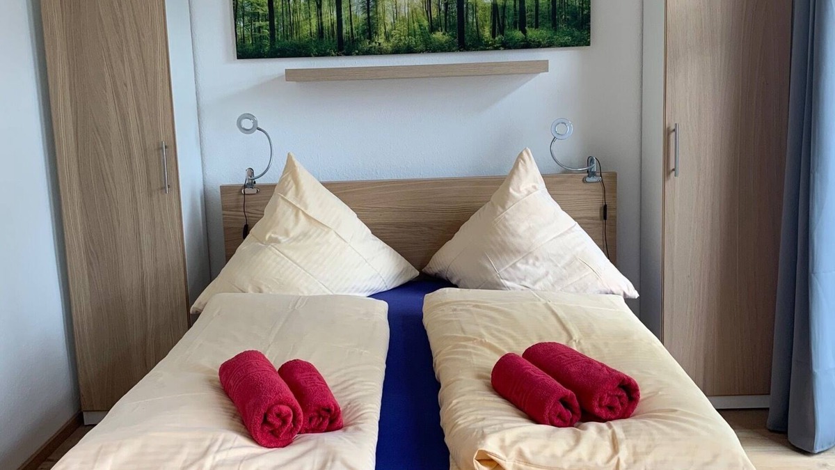 Charlottenburg Apartment | Apartment 'Am Schloß 2' with Balcony and Wi-Fi