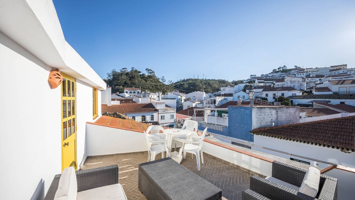 Baiona Apartment | Apartment 'Amarelo' with Private Terrace, Balcony and Wi-Fi