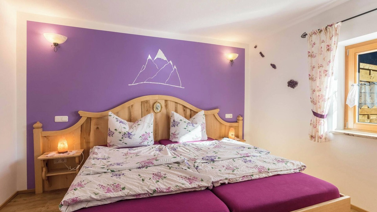 Mittenwald Apartment | Apartment 'Amethyst' Near the Ski Lift with Mountain View, Wi-Fi & Balcony