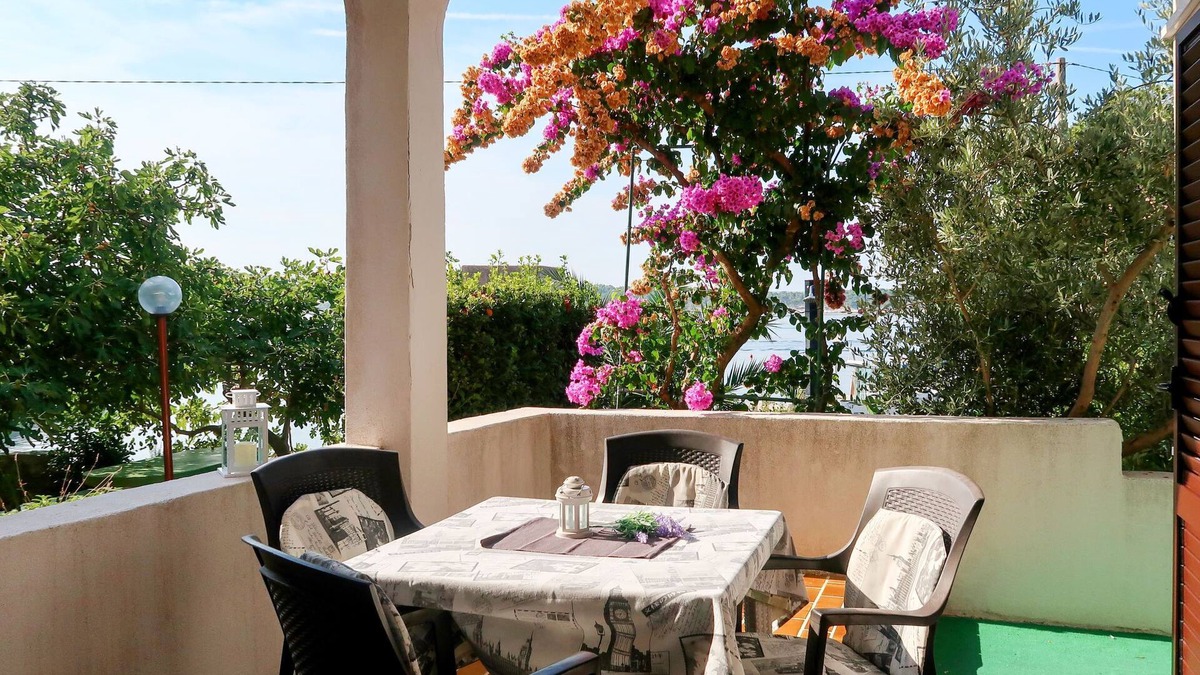 Barbat na Rabu Apartment | Apartment Ana by Interhome