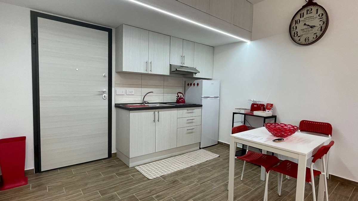 Corso dei Mille - Sant'Erasmo Apartment | APARTMENT AND PARKING SPACE IN THE CENTER OF PALERMO