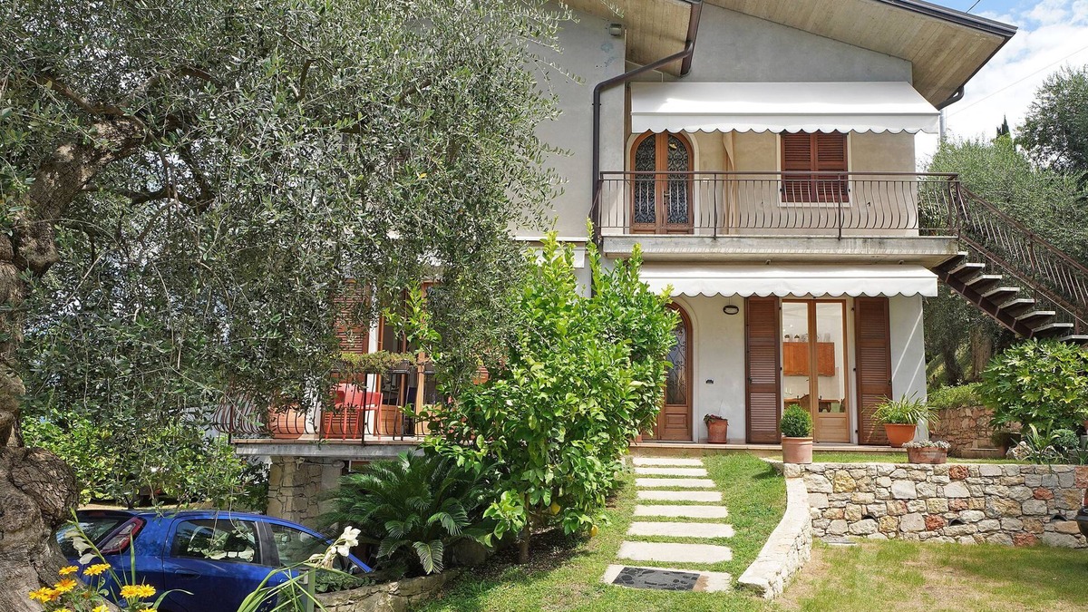 Frader Apartment | Apartment "Anna Torri" With Beautiful Garden and Lake View