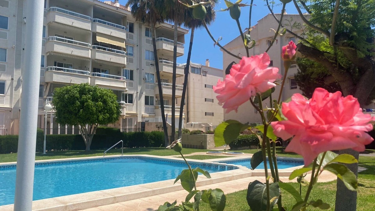 El Albir Apartment | Apartment 'Apartamento Cal Albir' with Shared Pool, Wi-Fi and Air Conditioning