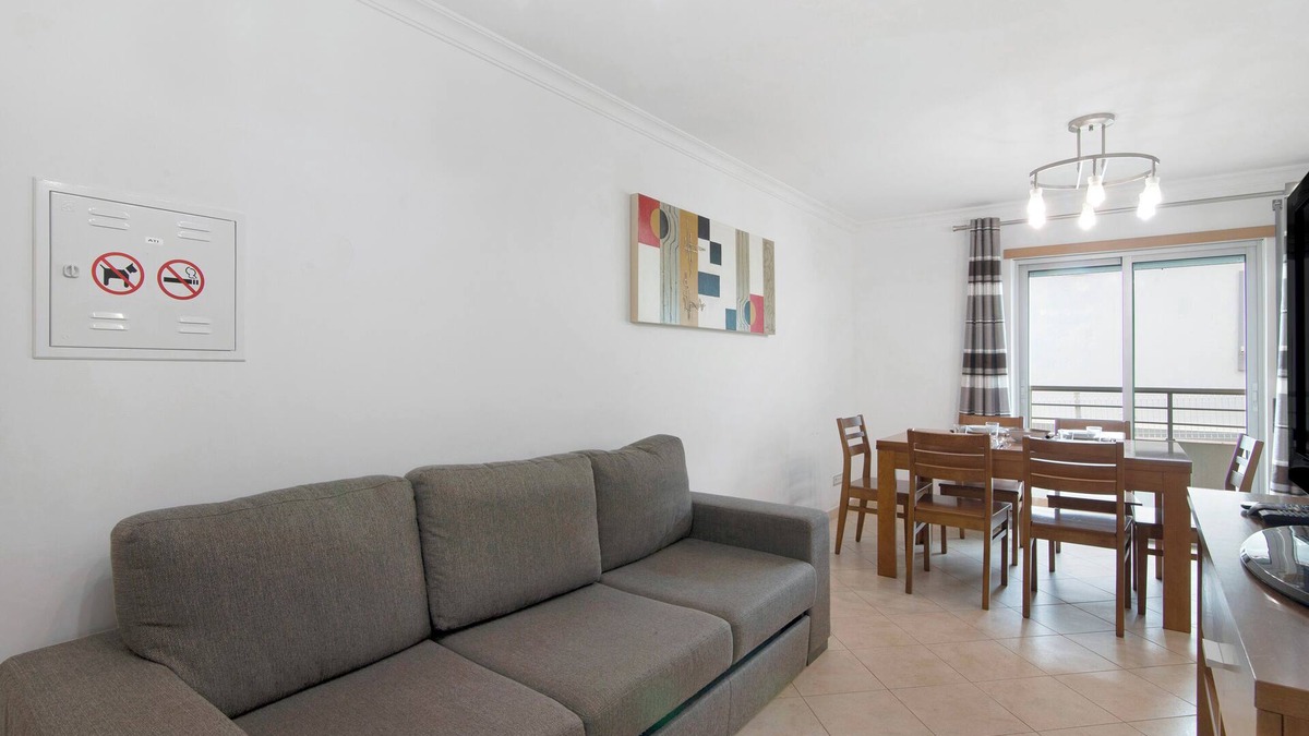 Vila Real Santo Antonio Apartment | Apartment "Apartamento Girassol" with Wi-Fi & A/C
