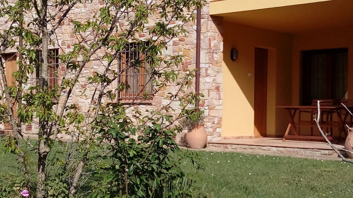 Regencos Apartment | Apartment 'Apartament Can Pujadas' with Shared Pool, Wi-Fi and Air Conditioning