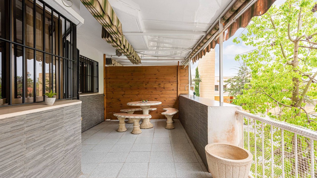 Teatinos Apartment | Apartment 'Apartamento Mefistofeles' with Private Terrace, Wi-Fi and Air Conditioning