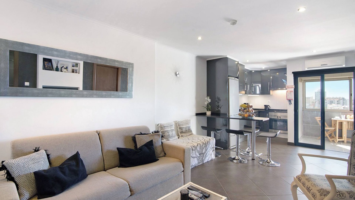 Praia da Rocha Apartment | Apartment 'Apartamento Freire' with Balcony, Wi-Fi and Air Conditioning