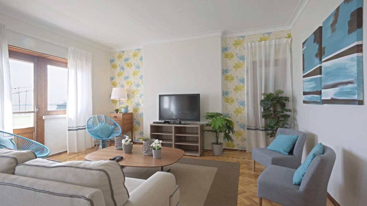 Santa Engracia Apartment | Apartment 'Apolónia 8 - Lisbonbreaks' with Balcony and Wi-Fi
