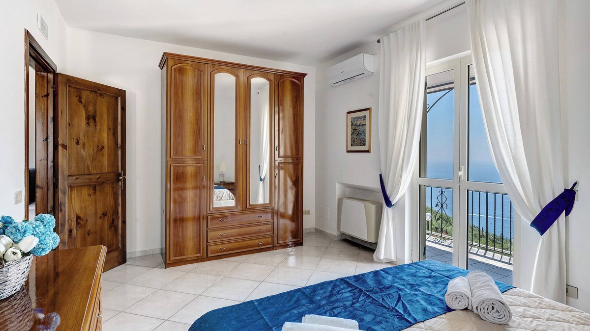 Nerano Apartment | Apartment 'Appartamento Capri' with Sea View, Wi-Fi and Air Conditioning