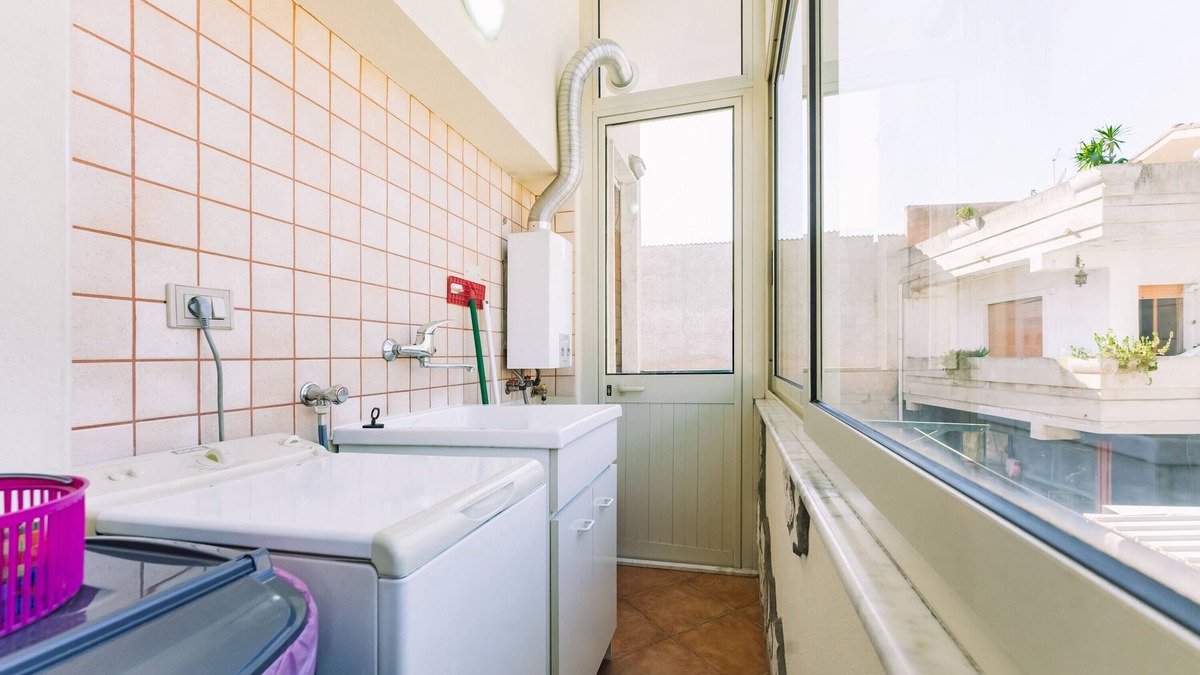 Assemini Apartment | Apartment 'Appartamento Schardana' with Balcony, Wi-Fi and Air Conditioning