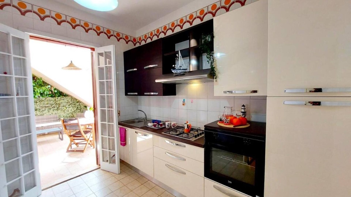 Caucana-finaiti-casuzze-finaiti Nord Apartment | Apartment 'Appartamento Giglio' with Private Terrace and Air Conditioning