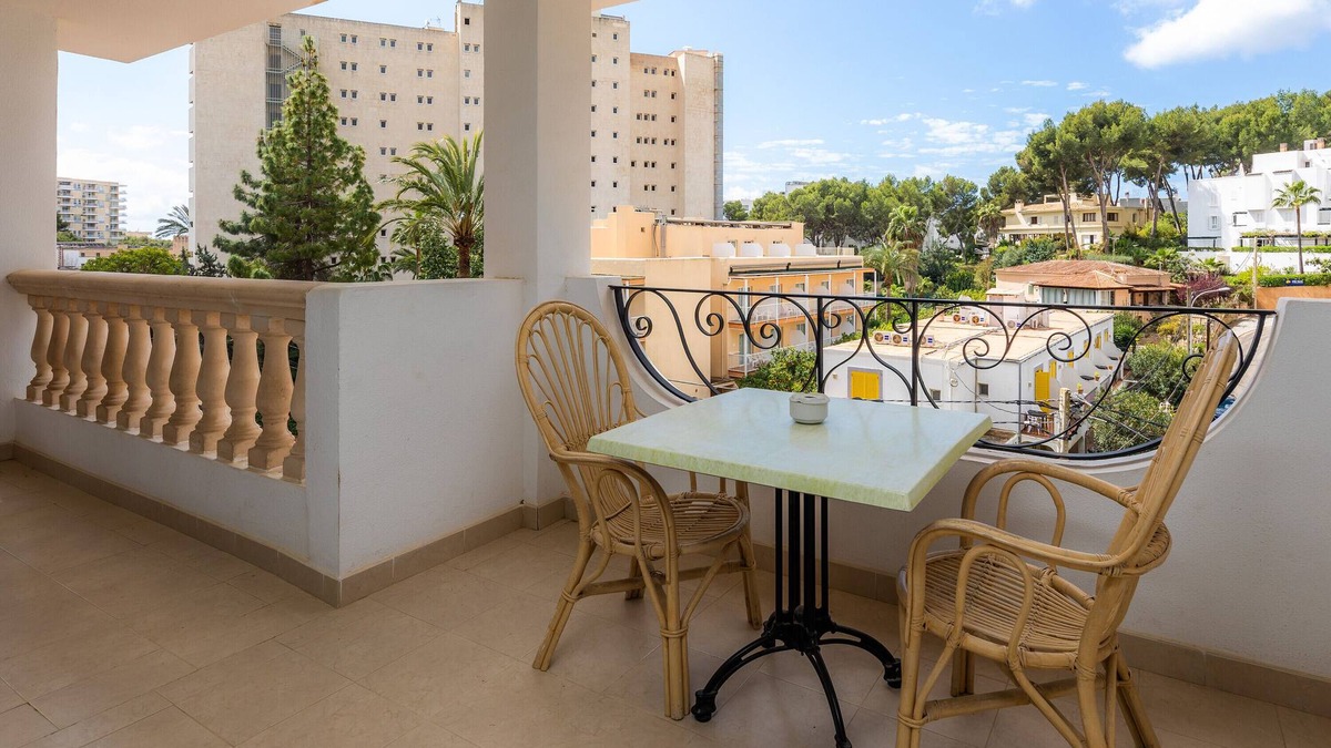 Peguera Apartment | Apartment 'Apto Con Terraza 4' with Private Terrace, Wi-Fi and Air Conditioning