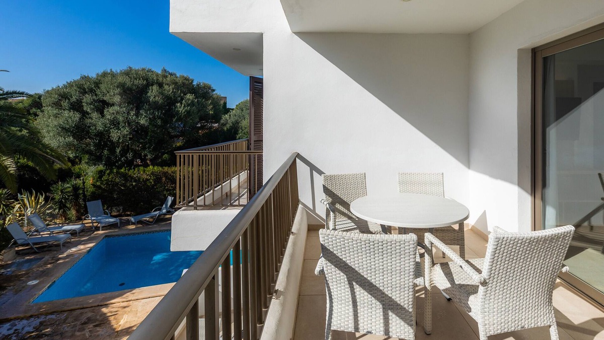 Cala Ferrera Apartment | Apartment 'Aquamarina 6' with Shared Pool, Wi-Fi and Air Conditioning