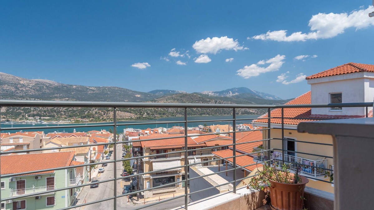 Kefalonia Apartment | Apartment 'Ardavani City 13' with Shared Terrace, Wi-Fi and Air Conditioning