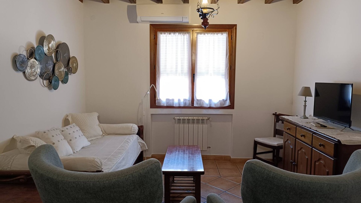 Consuegra Apartment | Apartment 'Arriate' with Shared Terrace, Wi-Fi and Air Conditioning