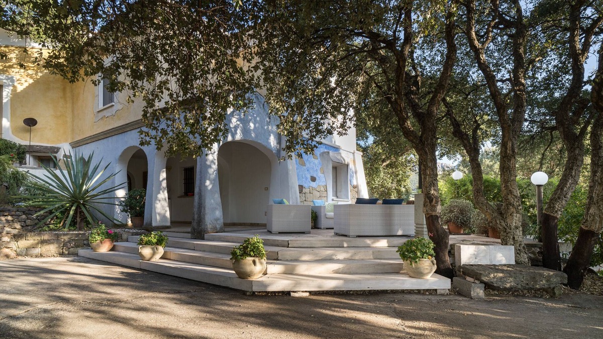 Dorgali Apartment | Apartment "Art House" with Mountain View, Private Terrace & Wi-Fi