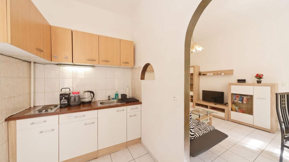 Funfhaus Apartment | Apartment No. 12 in Vienna near Schönbrunn/Westbahnhof | Keyless Check-In