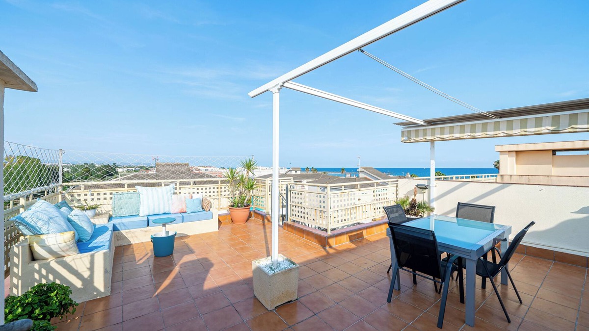Cunit Apartment | Apartment 'Atico Pepe Y Rosi' with Sea View, Wi-Fi and Air Conditioning