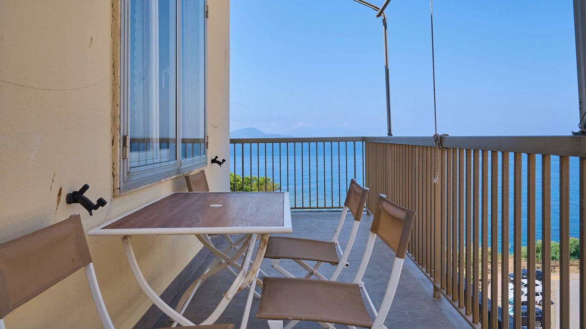 Piombino Apartment | Apartment 'Attico Bellavista' with Sea View, Balcony and Air Conditioning