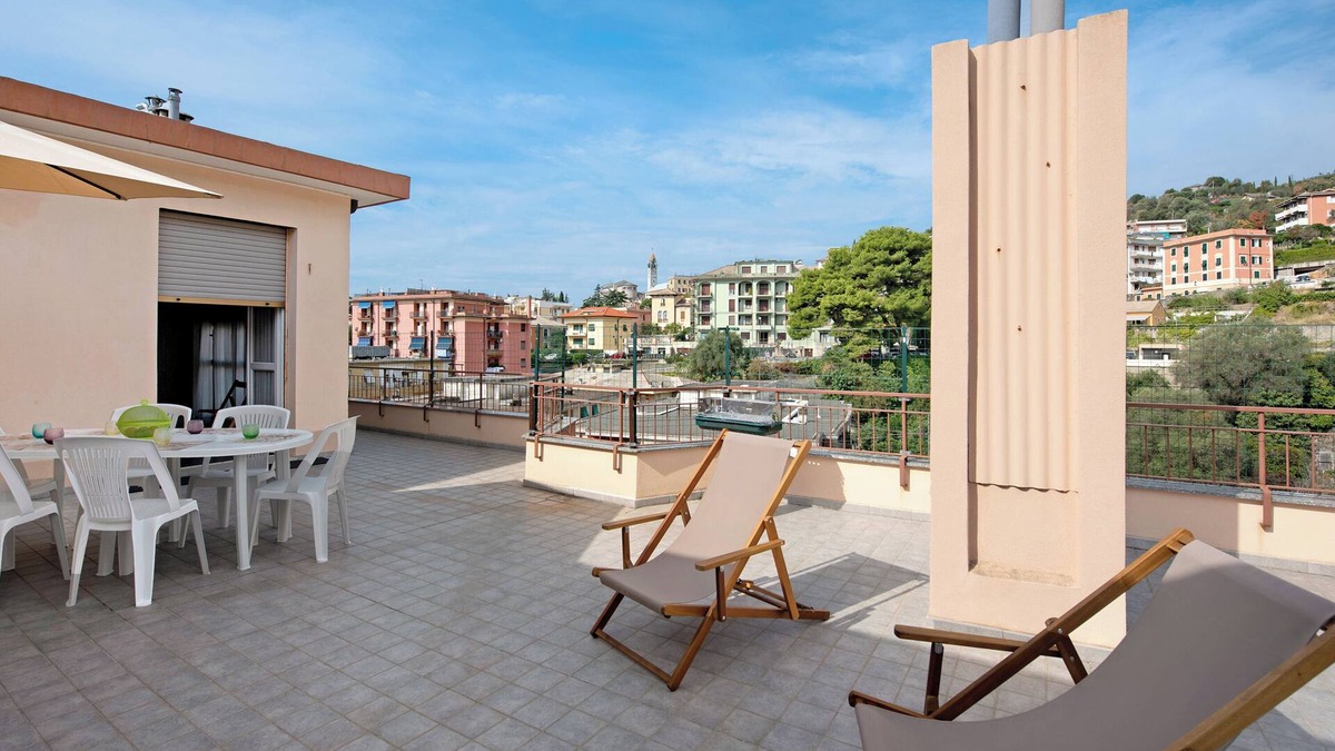 Arenzano Apartment | Apartment 'Attico di Silvy e Kikka' with Sea View, Terrace & Wi-Fi