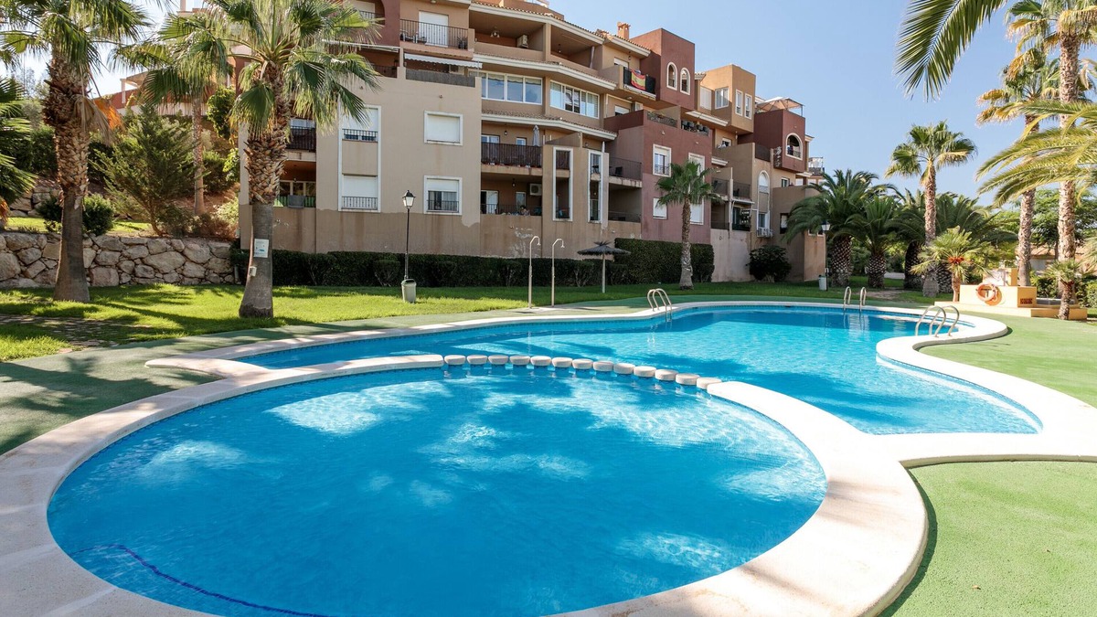 Hoya de los Patos Apartment | Apartment 'Attico La Mirada - Bonalba Golf' with Mountain View, Wi-Fi and Air Conditioning