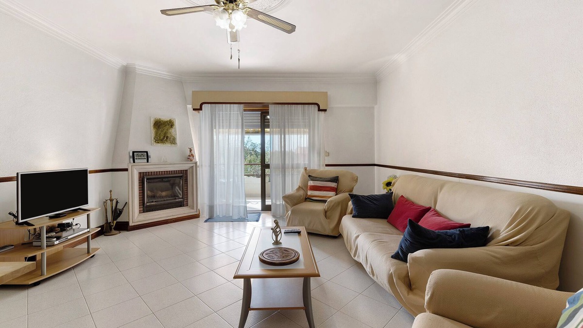 Cascais Apartment | Apartment 'Augusta's House' with Balcony and Wi-Fi