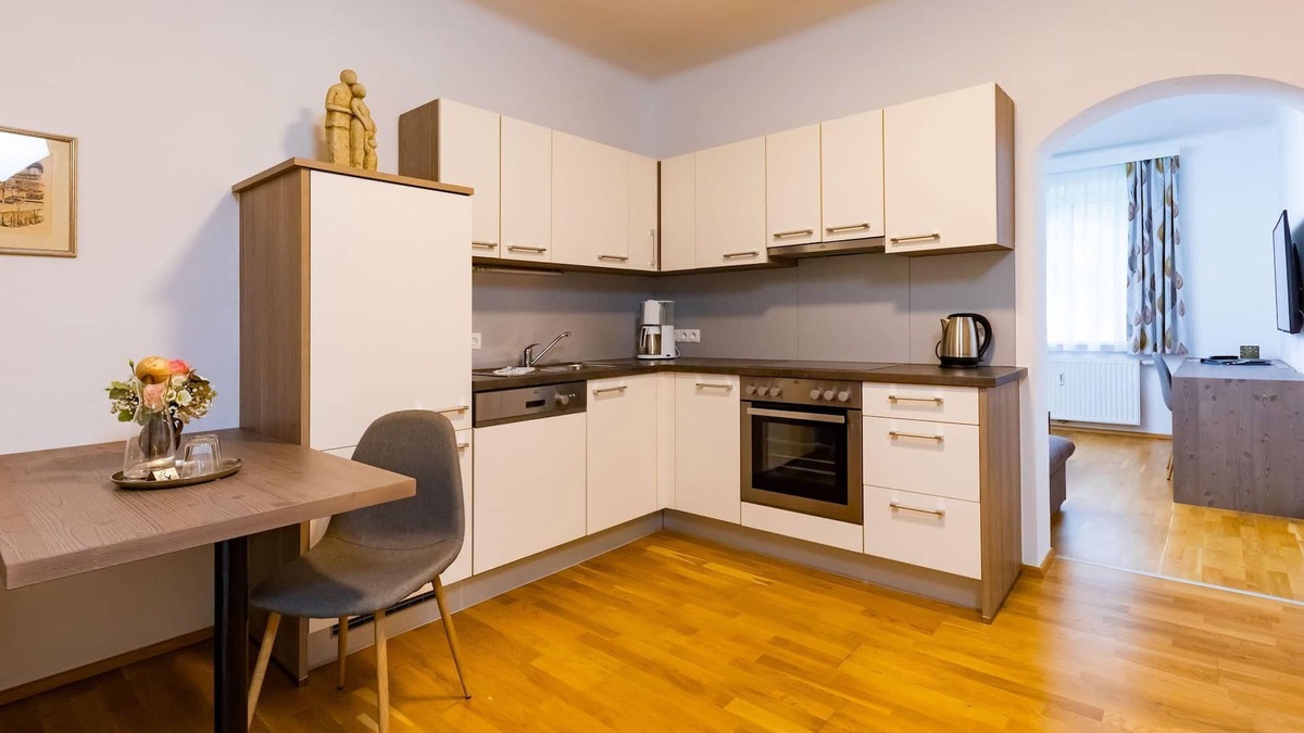 Uebelbach Apartment | Apartment Azure with breakfast in the Pension Herti - Haus Pastner am Teich