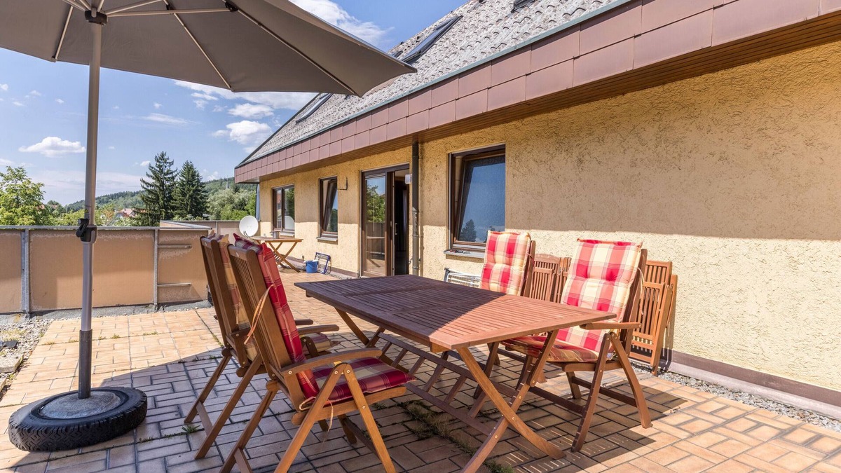 Gemarkung Laufen an der Eyach Apartment | Apartment 'B463 Penthouse' with Mountain View, Private Terrace and Wi-Fi